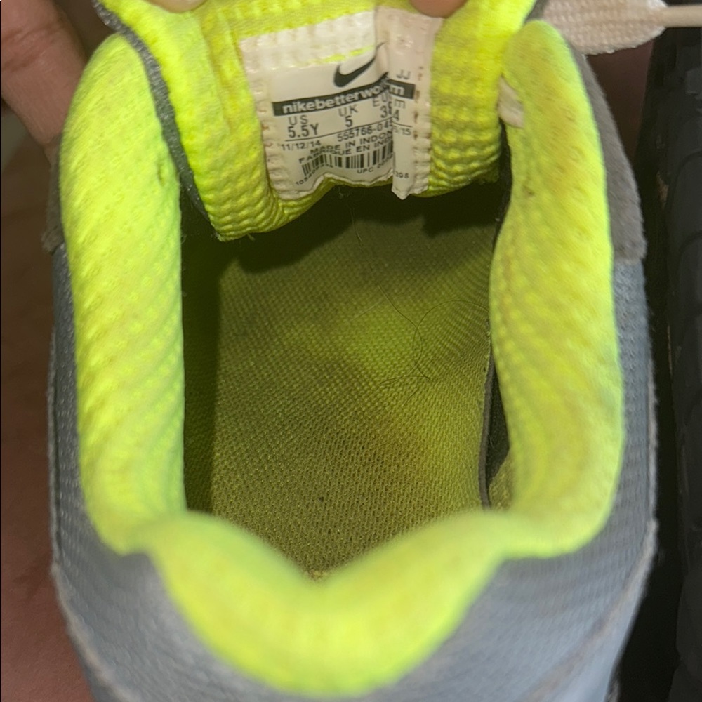 Nike Kids Gray and Neon Yellow Sneakers size 5.5 youth grade school gym shoes - Picture 7 of 8